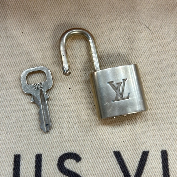 100% Authentic Louis Vuitton Lock & Key #322 - Picture 3 of 6